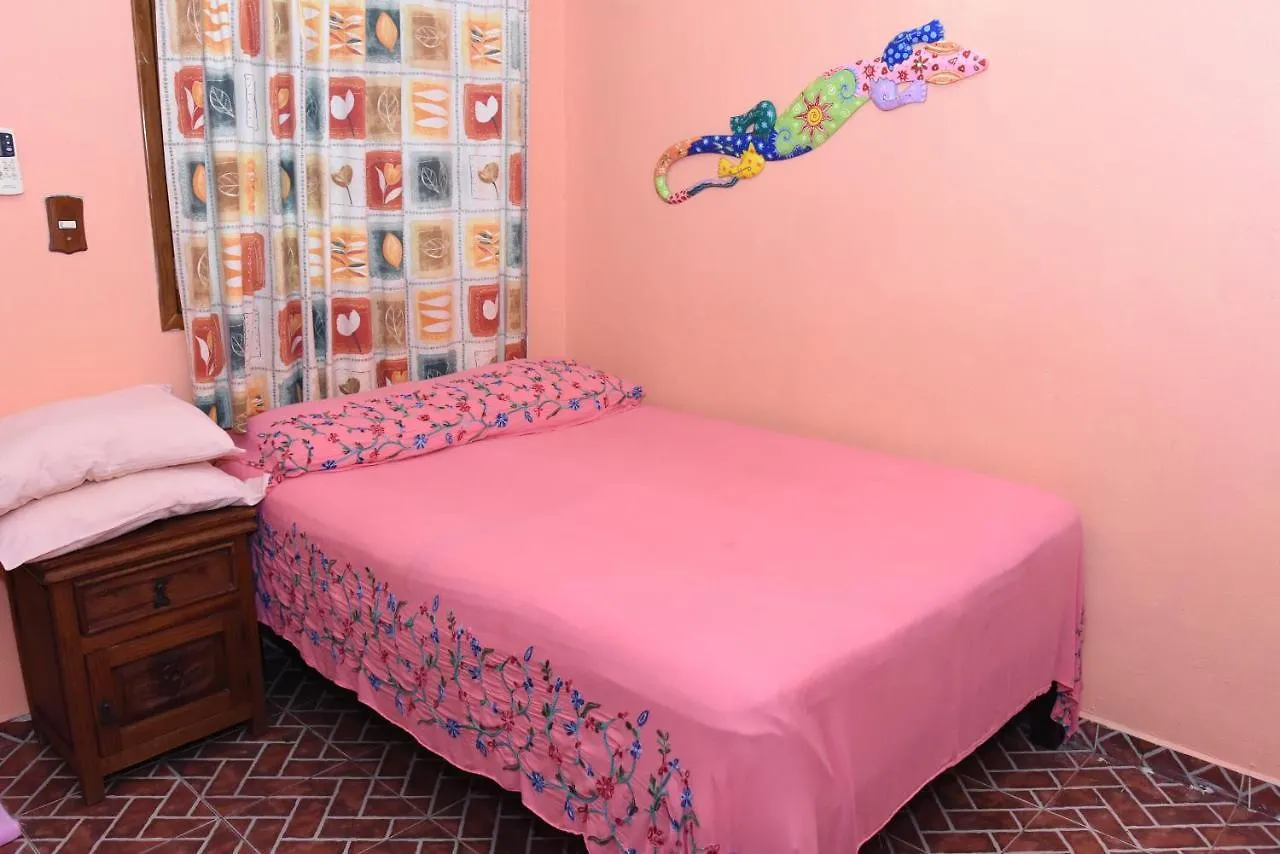 Cancun Guest House 1
